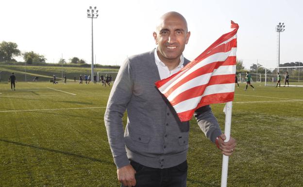 El Sporting se aferra a Abelardo, que firma hasta 2023