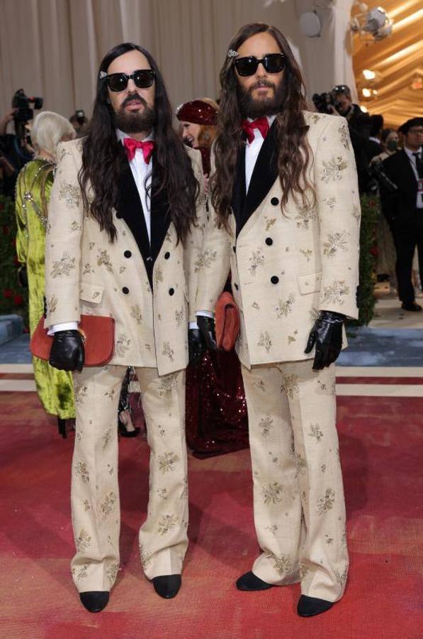 Alessandro Michele, director creativo de Gucci, y Jared Leto. Ambos de Gucci.