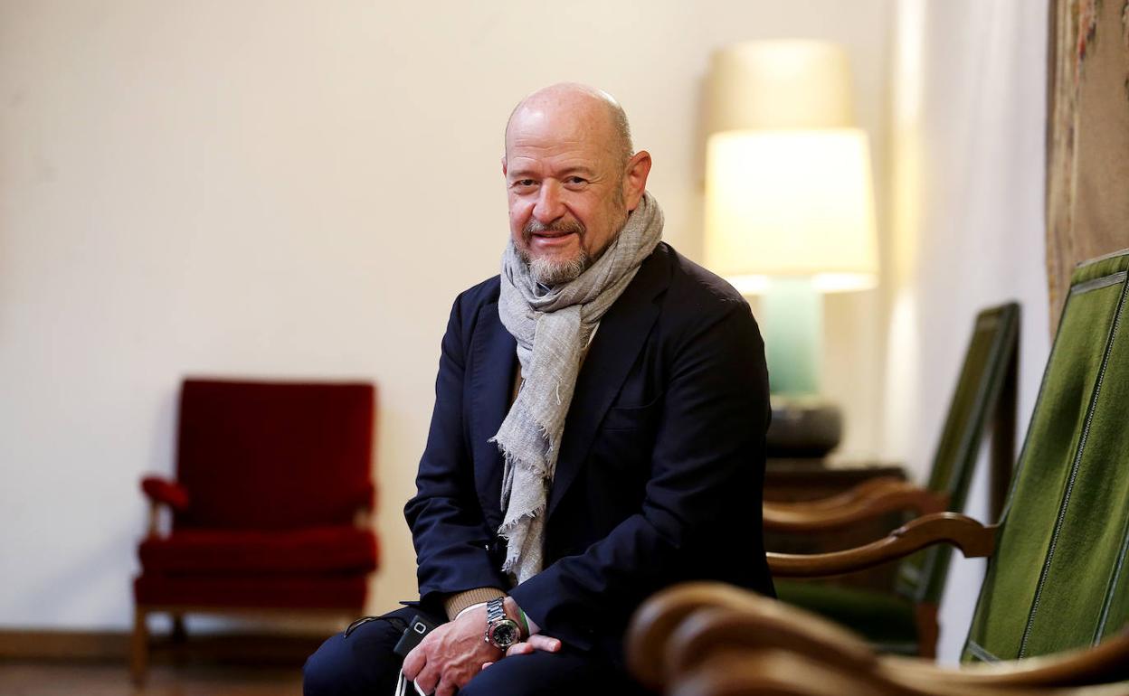 Carlos Urroz, en el Hotel de la Reconquista de Oviedo. 