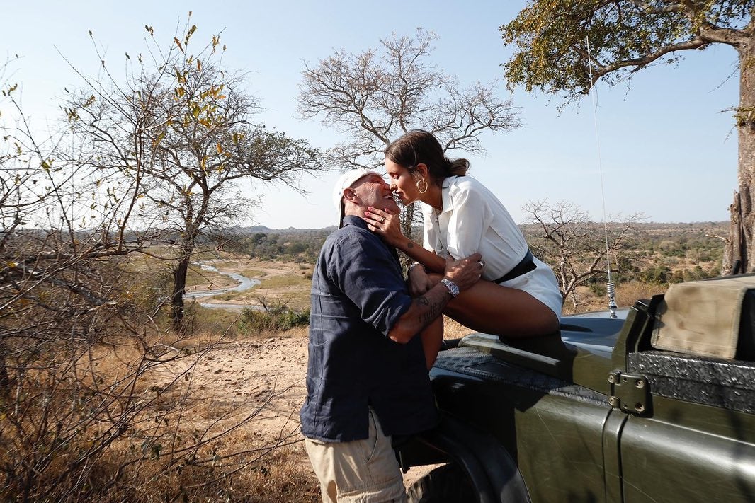 Marta y Kiko, disfrutando de un safari. 