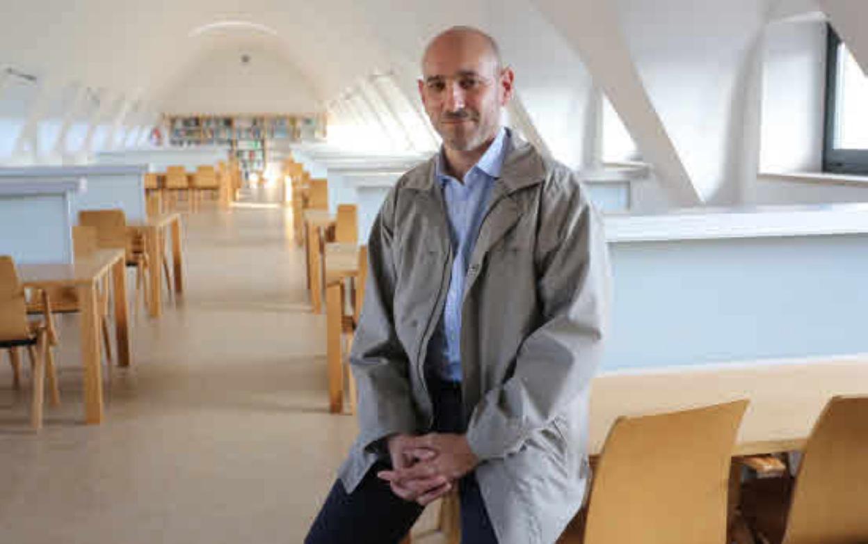 Enrique Loredo, en la Facultad de Comercio. 