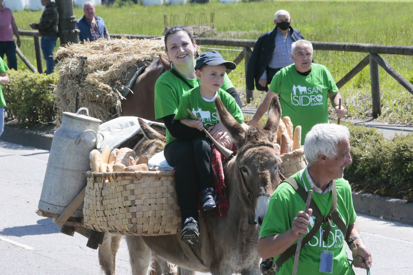 La feria ganadera se vivió este sábado con gran expectación y participación en una edición que devuelve a Llanera su identidad, tras el parón de su tradicional fiesta de San Isidro por la pandemia.