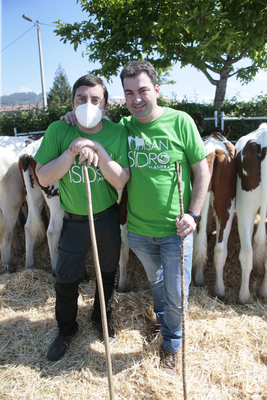 La feria ganadera se vivió este sábado con gran expectación y participación en una edición que devuelve a Llanera su identidad, tras el parón de su tradicional fiesta de San Isidro por la pandemia.