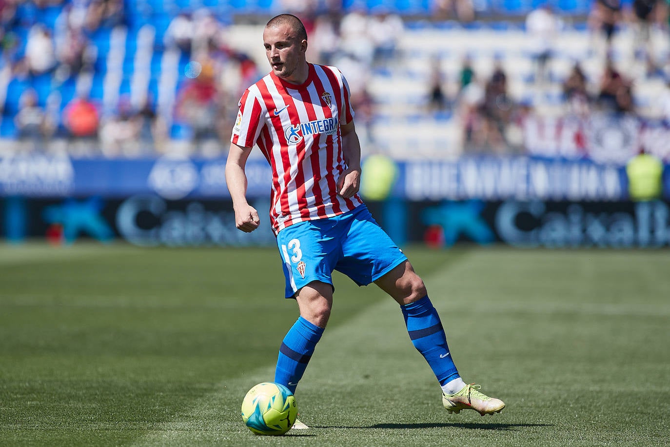 El equipo rojiblanco rescata un punto en el 'debut' de Abelardo, pero se queda a dos puntos de la promoción, tras la victoria de la Real B en Fuenlabrada