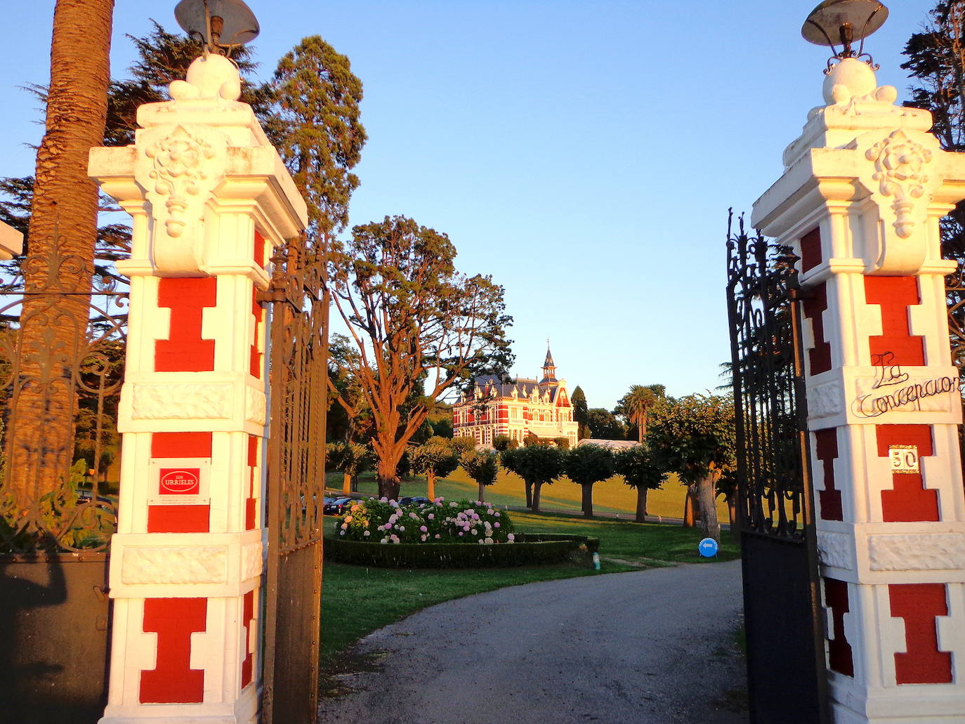 Entrada de la quinta Bauer preparada para una boda.