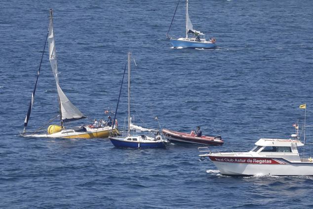 Uno volcó mientras entrenaba y otro sufrió una vía de agua en plena regata