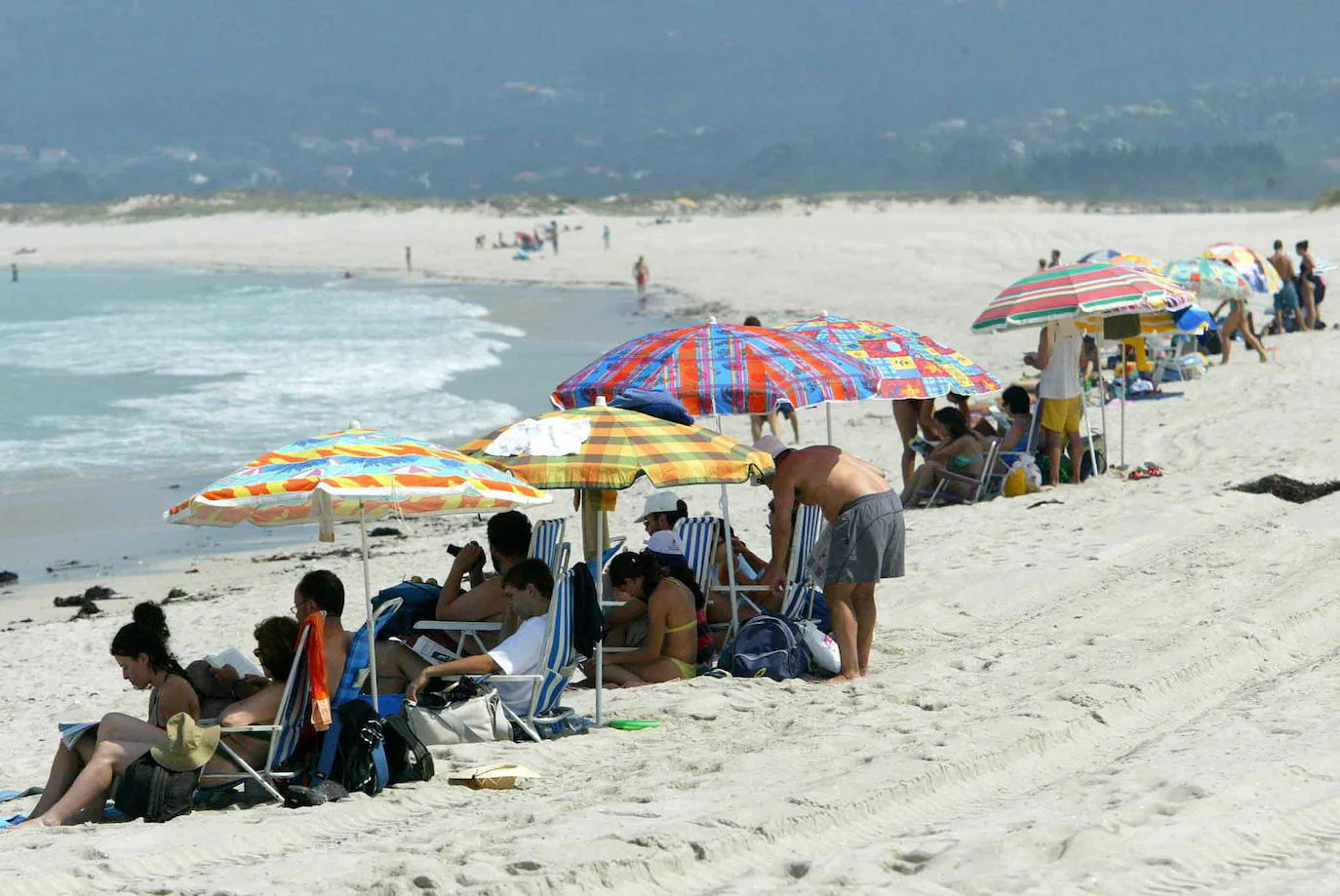Carnota, Galicia. Se encuentra en la Costa da Morte, un entorno con "fabulosas playas de arena, pero ninguna es más preciosa que Carnota"