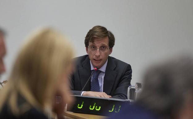 El alcalde de Madrid, José Luis Martínez-Almeida, durante su declaración en la comisión. 