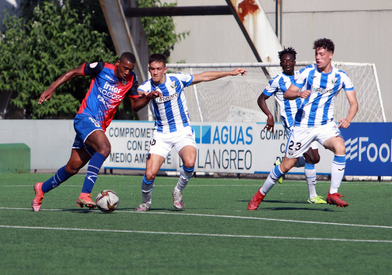Fotos: Las mejores imágenes del Langreo - el Leganés B