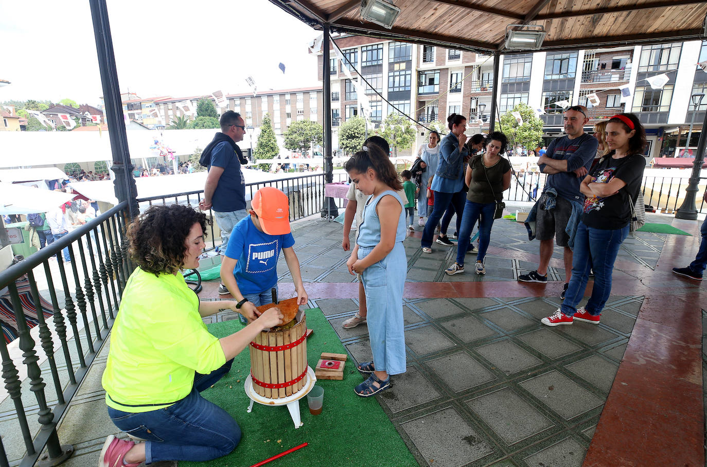 La carpa situada en el parque Cuno Corquera congrega a cientos de personas para celebrar el día grande de las fiestas