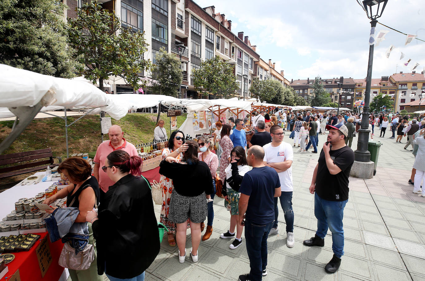 La carpa situada en el parque Cuno Corquera congrega a cientos de personas para celebrar el día grande de las fiestas