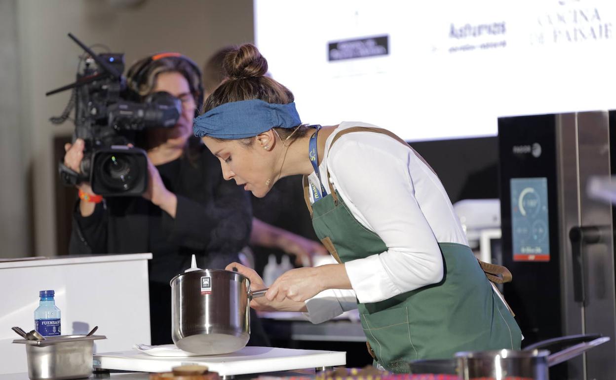 Carolina Sánchez durante su ponencia en FéminAs