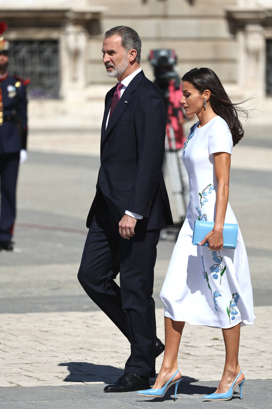 Letizia, con un primaveral look firmado por Carolina Herrera.