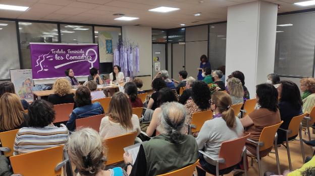 Begoña Piñeiro, Rosario Carracedo y Ana Rodríguez presidieron el ato celebrado en Gijón. 