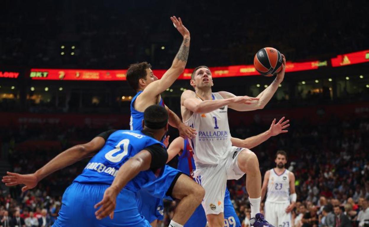 Fabian Causeur, en una entrada a canasta. 