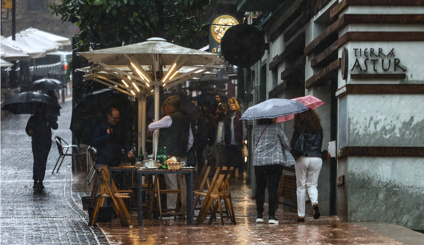 Fotos: Las espectaculares imágenes de la tormenta en Oviedo