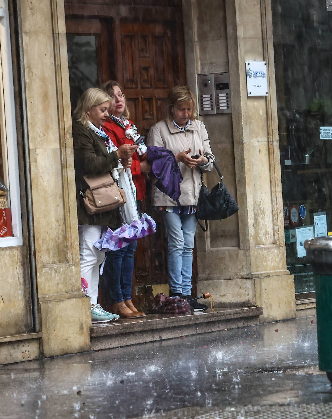 Fotos: Las espectaculares imágenes de la tormenta en Oviedo