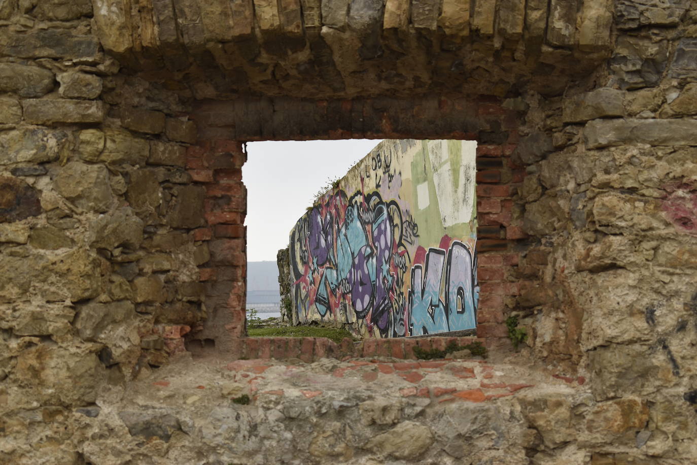 Algunas calles de Gijón se han convertido en un museo al aire libre en el que disfrutar de grafitis artísticos. Algunas de estas pinturas, muchas alejadas del vandalismo, son ya un elemento más del paisaje urbano. Sin embargo, no gustan a todo el mundo 