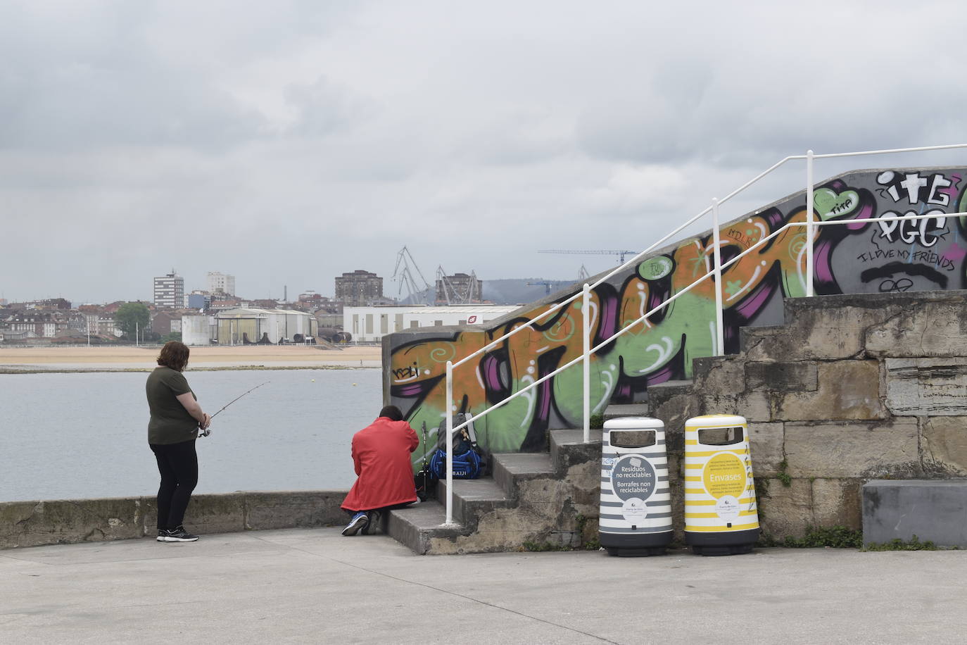 Algunas calles de Gijón se han convertido en un museo al aire libre en el que disfrutar de grafitis artísticos. Algunas de estas pinturas, muchas alejadas del vandalismo, son ya un elemento más del paisaje urbano. Sin embargo, no gustan a todo el mundo 