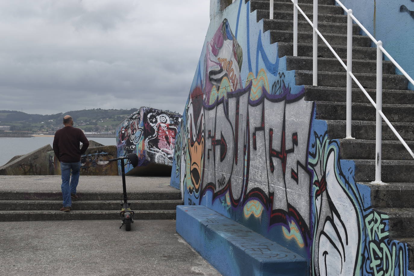 Algunas calles de Gijón se han convertido en un museo al aire libre en el que disfrutar de grafitis artísticos. Algunas de estas pinturas, muchas alejadas del vandalismo, son ya un elemento más del paisaje urbano. Sin embargo, no gustan a todo el mundo 