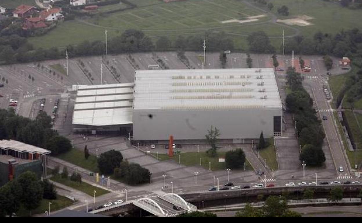 Fotografía aérea del Palacio de Deportes de Gijón en una imagen de archivo. 