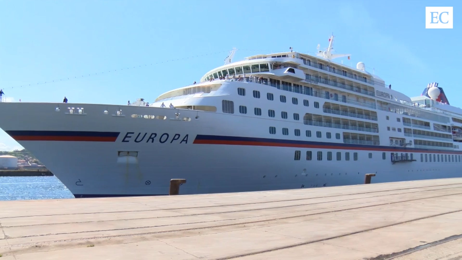 El crucero 'Europa' recala en Gijón