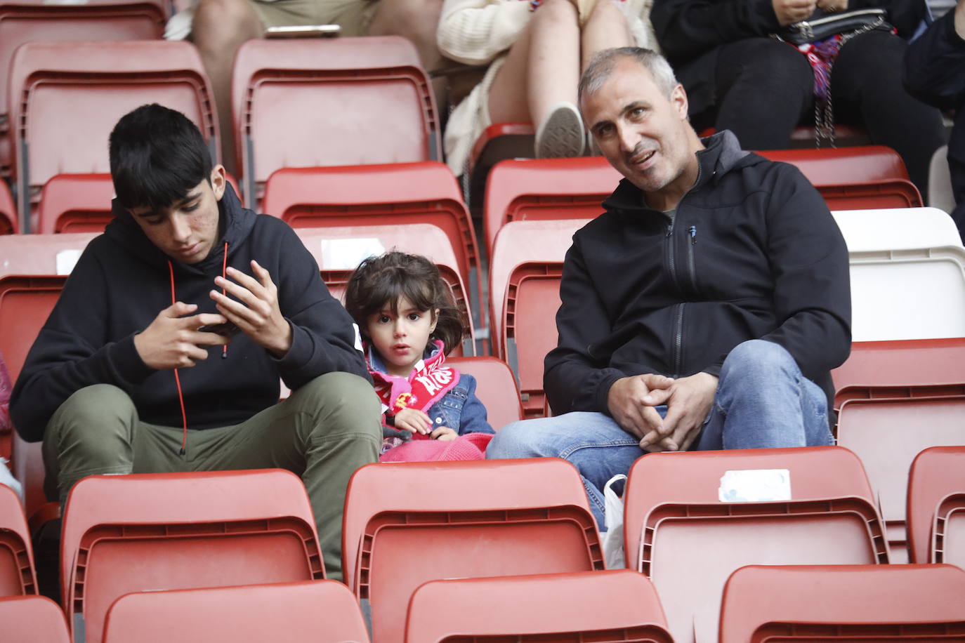 Fotos: ¿Estuviste en el Sporting-Las Palmas? ¡Búscate!