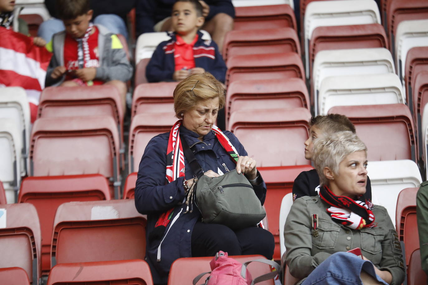 Fotos: ¿Estuviste en el Sporting-Las Palmas? ¡Búscate!