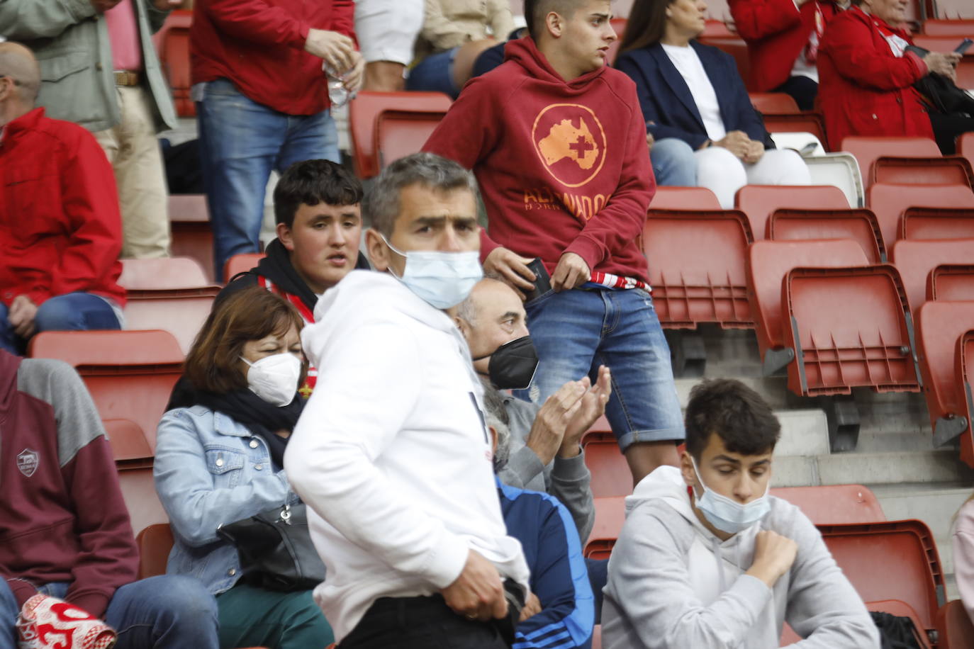 Fotos: ¿Estuviste en el Sporting-Las Palmas? ¡Búscate!