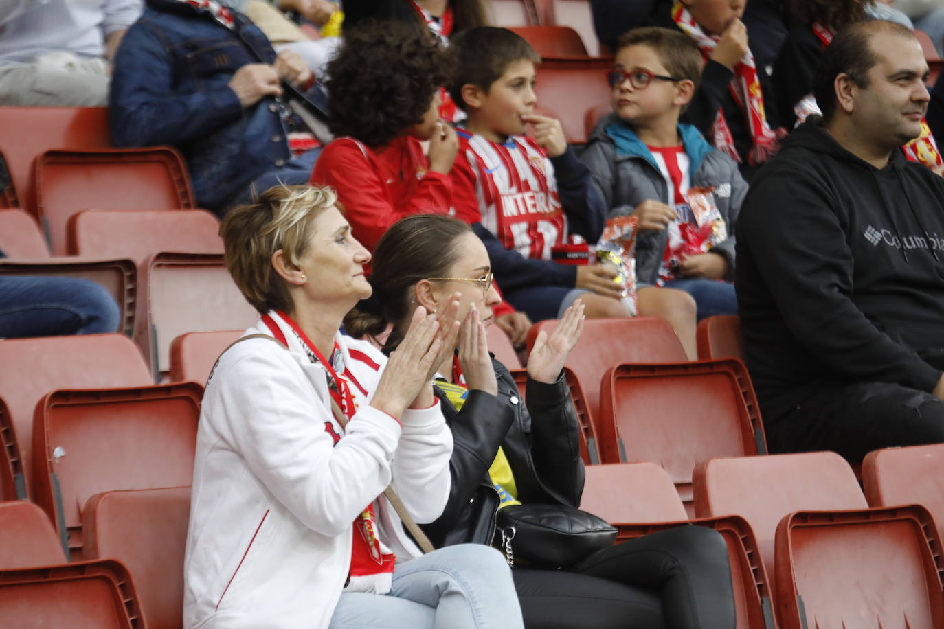 Fotos: ¿Estuviste en el Sporting-Las Palmas? ¡Búscate!