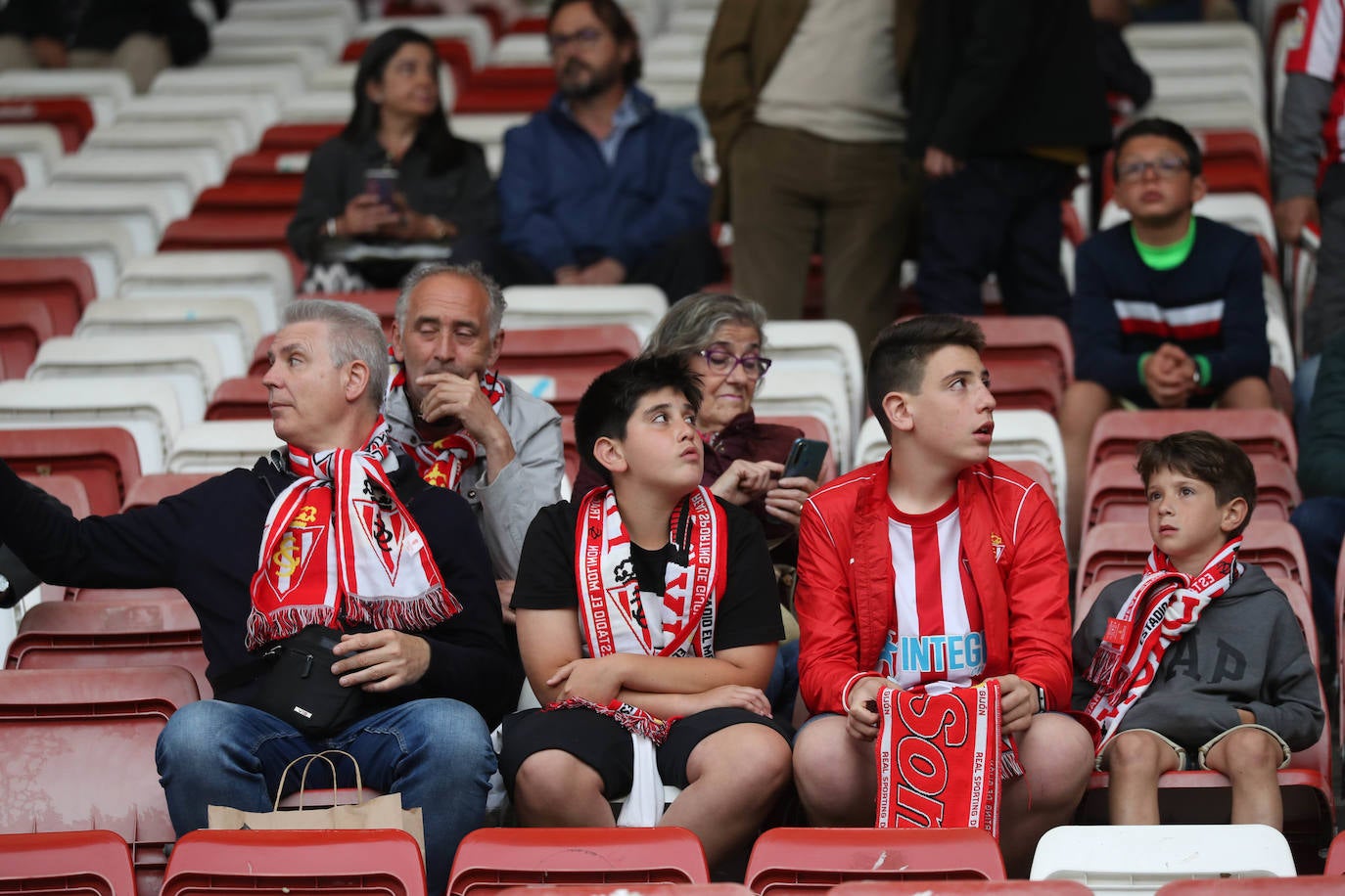 Fotos: ¿Estuviste en el Sporting-Las Palmas? ¡Búscate!