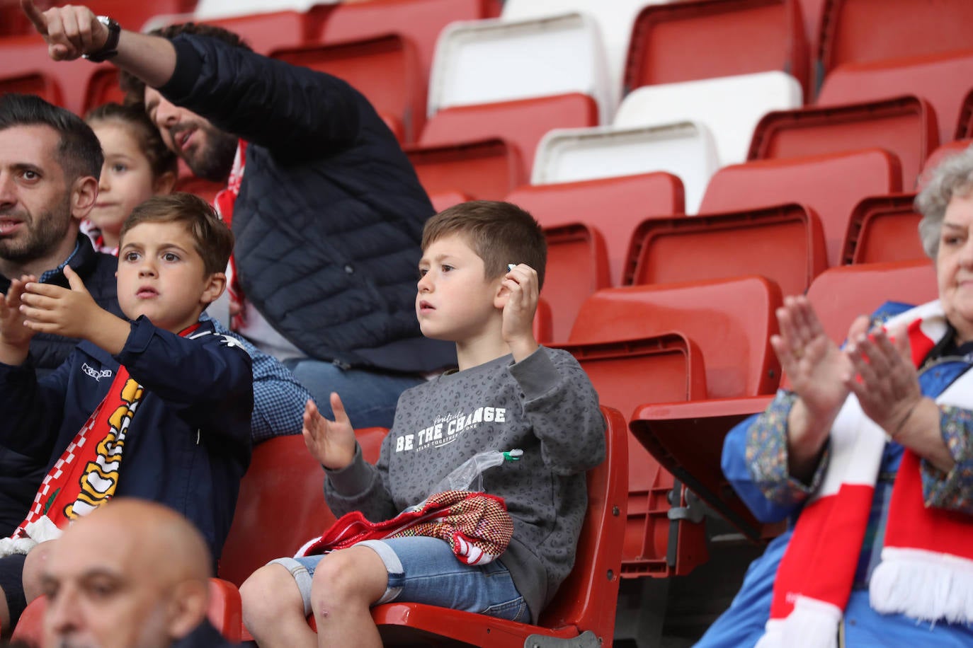 Fotos: ¿Estuviste en el Sporting-Las Palmas? ¡Búscate!