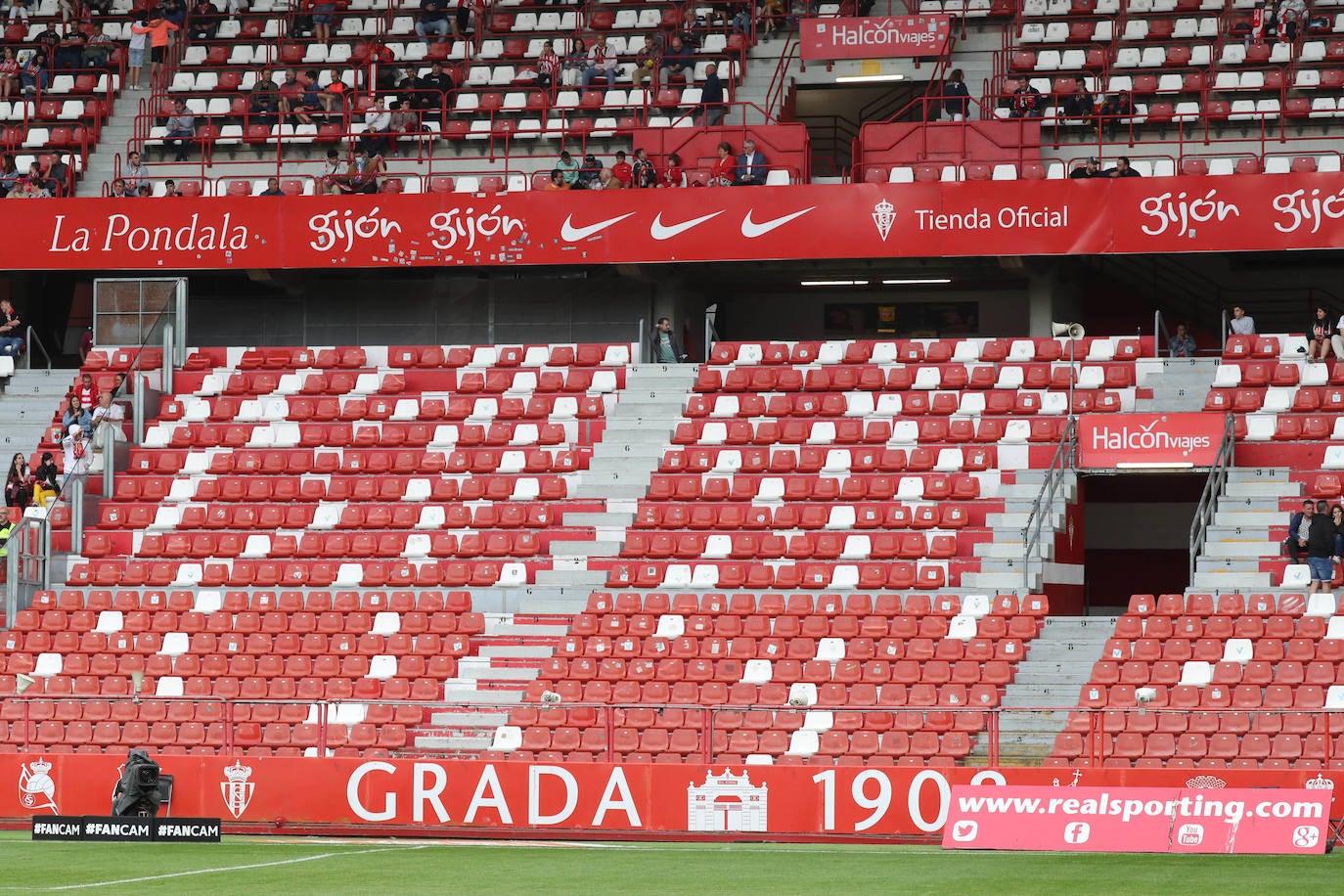 Fotos: ¿Estuviste en el Sporting-Las Palmas? ¡Búscate!