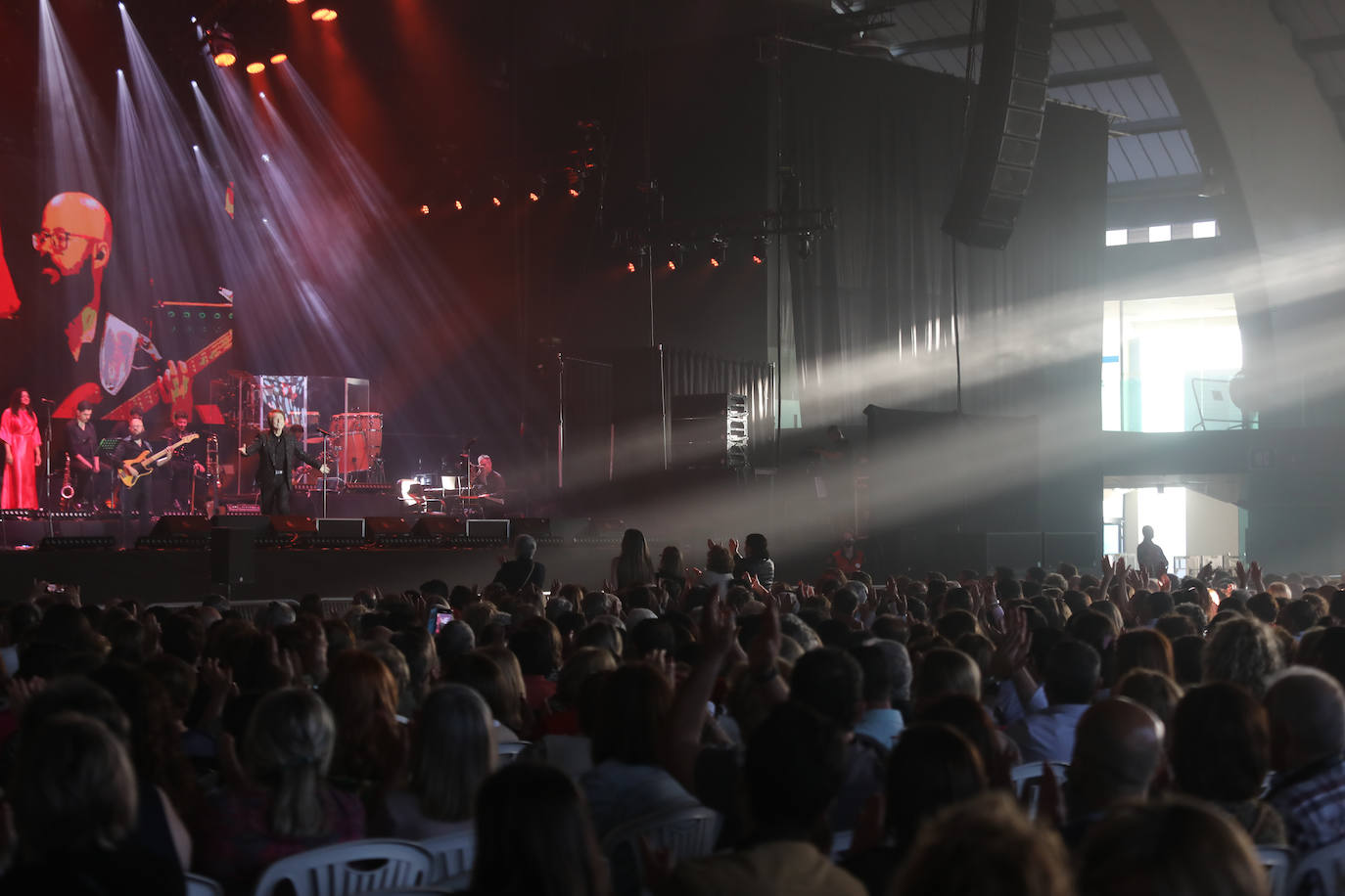 Fotos: Raphael, un ave fénix a pleno pulmón