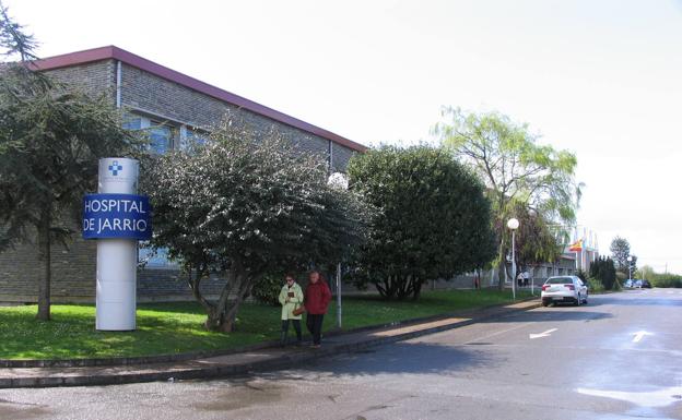 Acceso al hospital de Jarrio. 