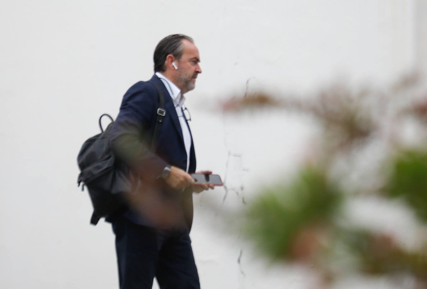 El futuro de los jugadores, con varias salidas previstas, empieza a despejarse. Calavera, Kravets, Bogdan, Berto, Nacho Méndez, Jony, Babin, Berrocal, Marc Valiente, Fran Villalba, Aitor... incluso Djuka, con la mano izquierda inmovilizada, llegan a Mareo para reunirse con Rico y Abelardo. 