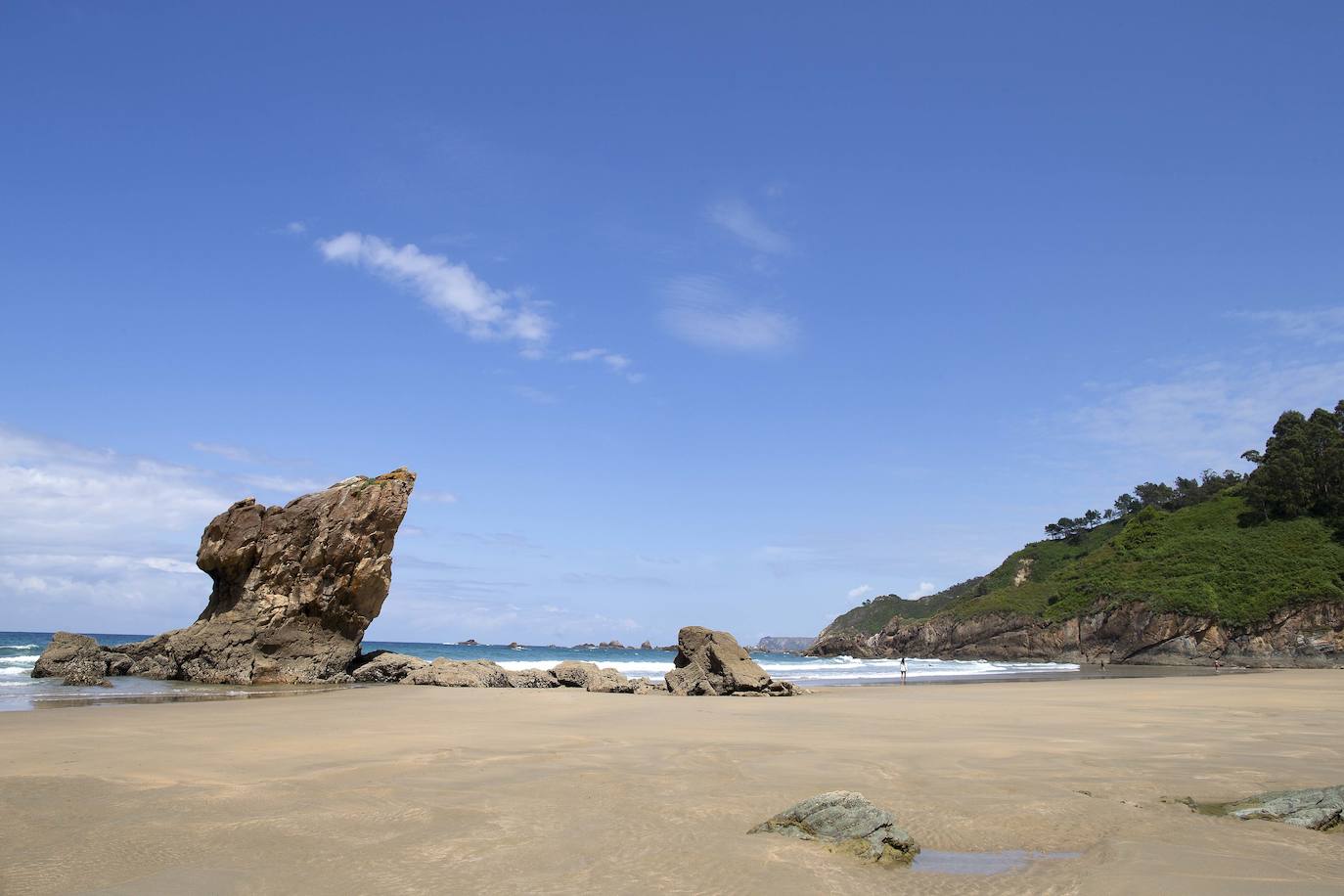 Playa del Aguilar en Muros del Nalón: calidad del agua excelente.