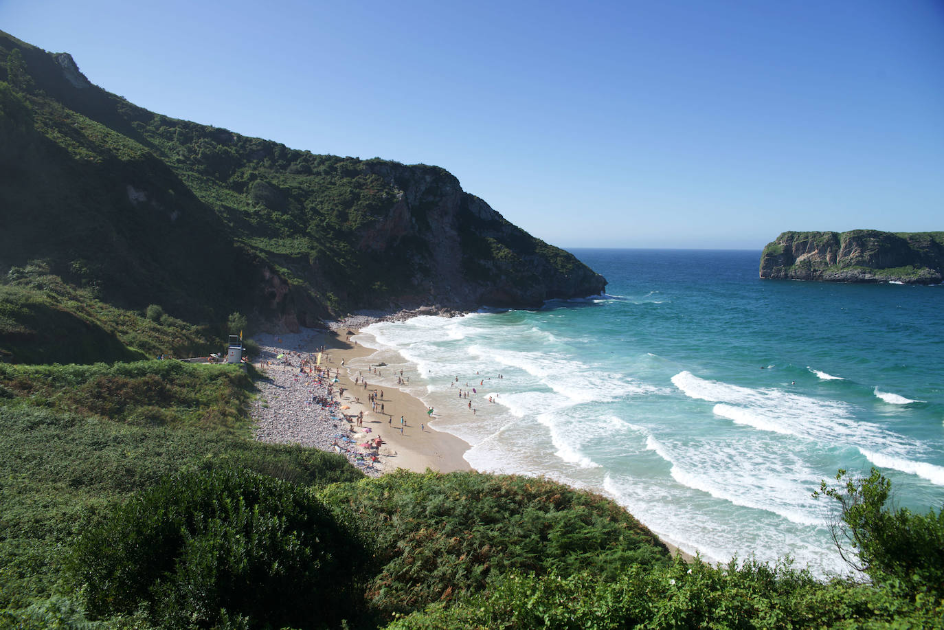 Playa de Andrín en Llanes: calidad del agua excelente.