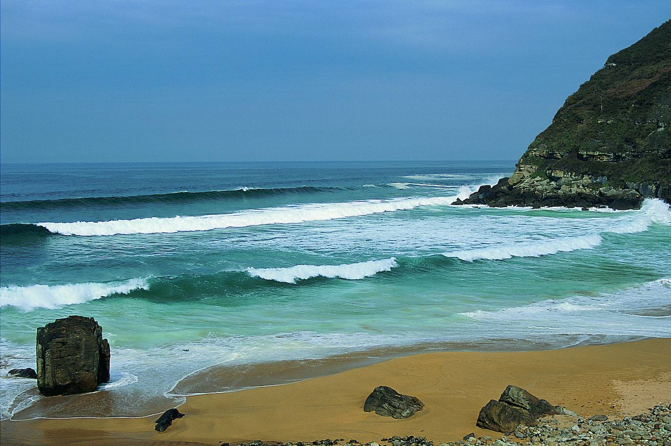 Playa de Merón en Villaviciosa: calidad del agua excelente.