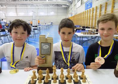 Imagen secundaria 1 - Roque Ordiz, González y De Martín, podio de la categoría | Ordiz, campeón sub 12 de los Juegos Escolares