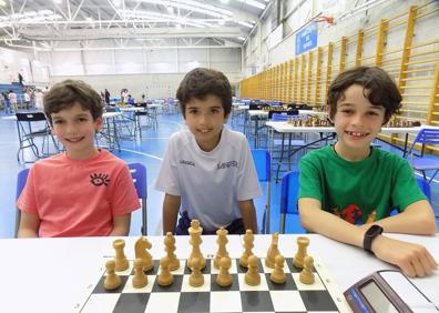 Imagen secundaria 1 - Diego Iglesias, Ávila y Rendueles, podio de la categoría | Iglesias, campeón sub 10 de los Juegos Escolares