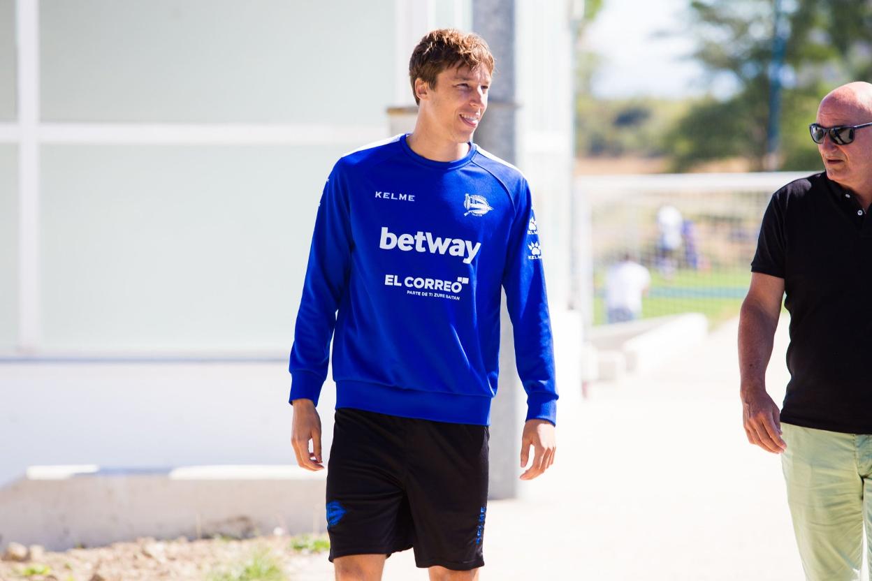 El centrocampista Tomás Pina, en un entrenamiento con el Alavés.