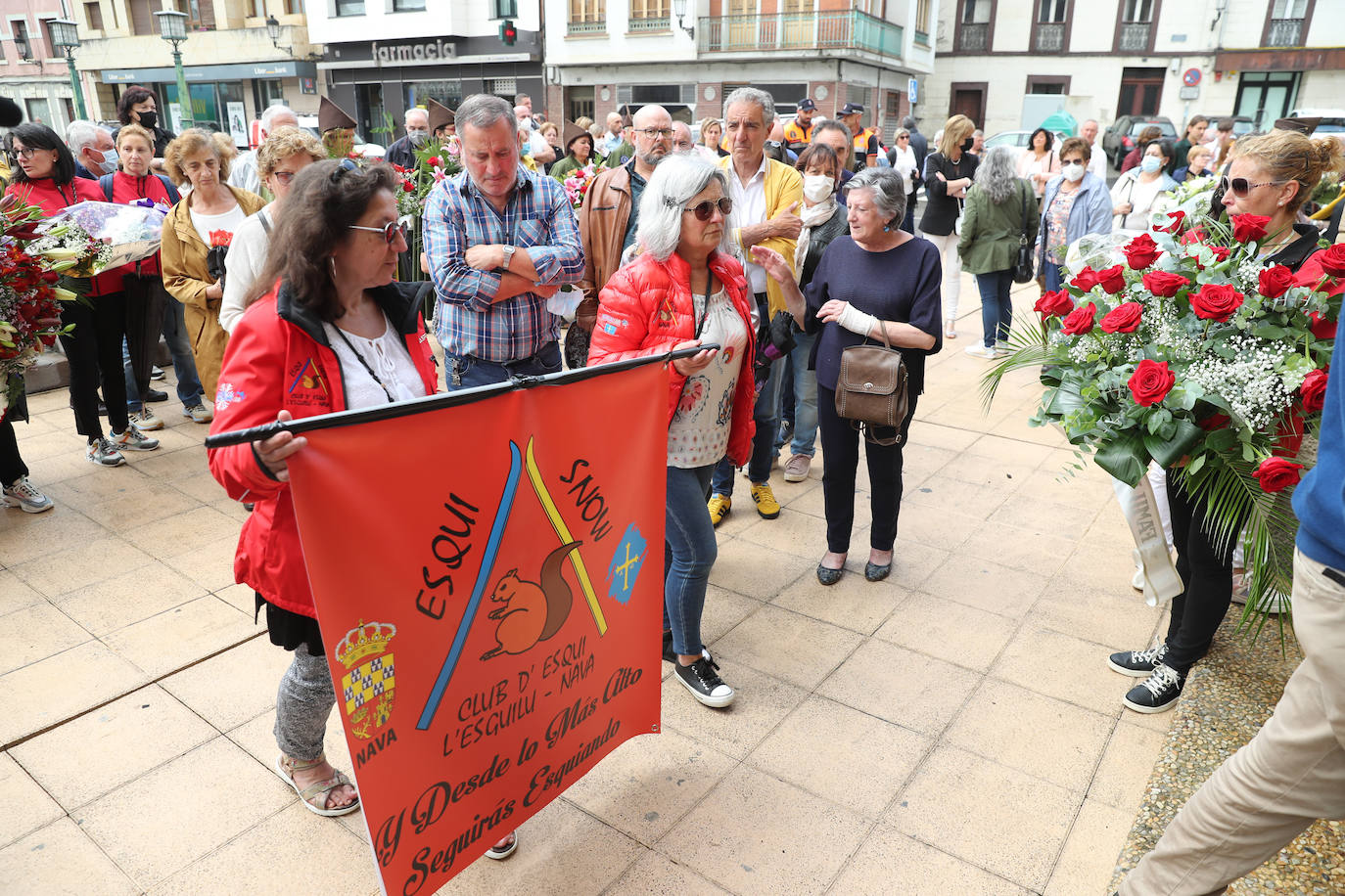 Fotos: Despedida a Jacques Sangrouber, presidente del club de esquí L&#039;esguilu de Nava