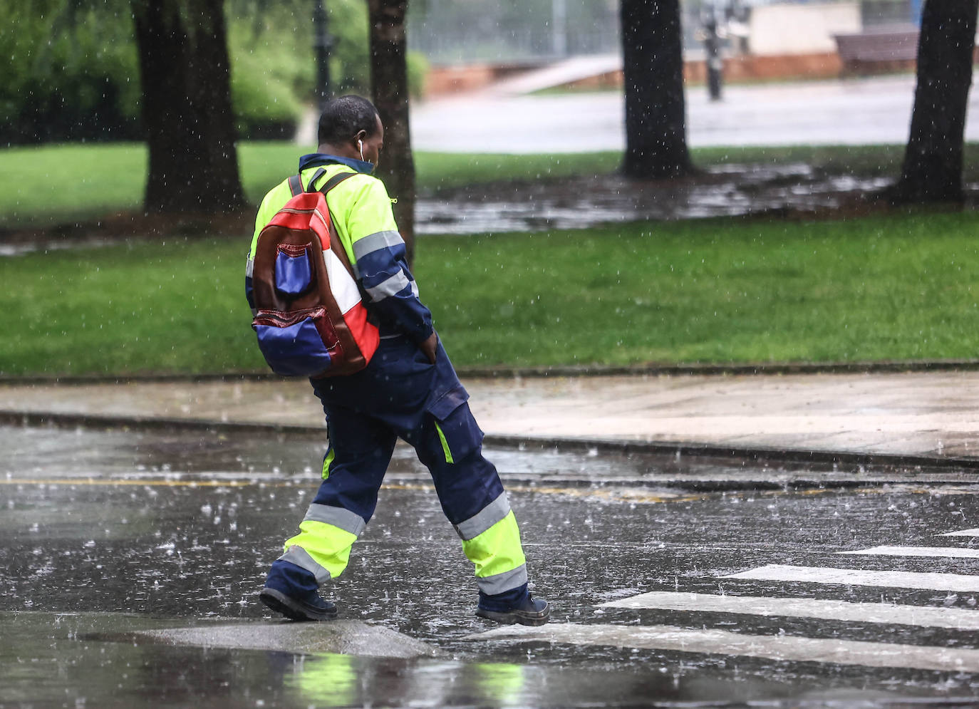 Fotos: Las tormentas inundan las calles de Oviedo