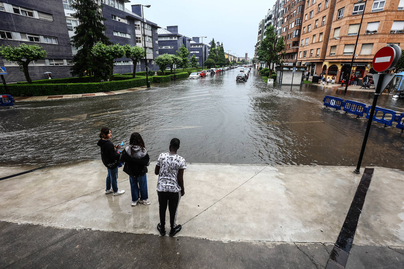 Fotos: Las tormentas inundan las calles de Oviedo