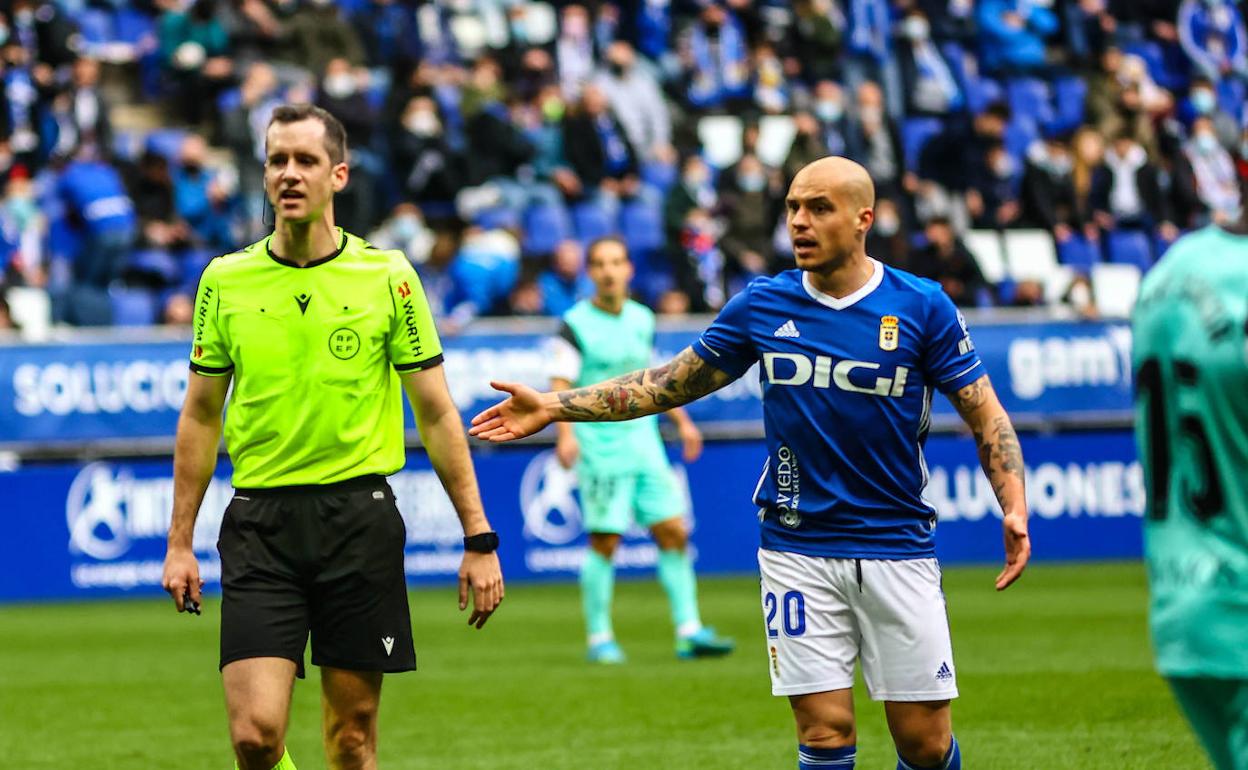 Jorge Pombo en una imagen de archivo durante un partido con el Real Oviedo. 