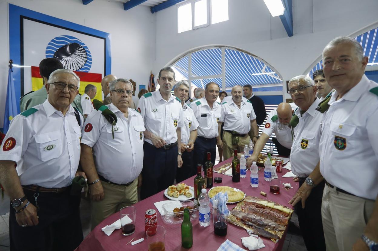 Los veteranos de la Armada celebraron ayer en Salinas sus sesenta años de existencia. 