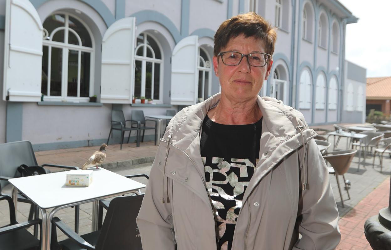 María Teresa Fernández, a las puertas del centro sociocultural. 