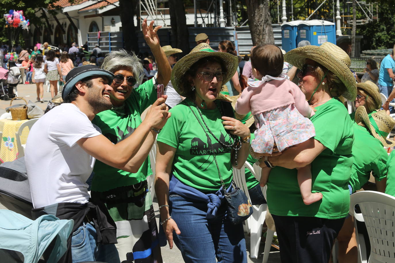 Tras dos años de parón debido a la pandemia este año se celebra el tradicional Martes de Campo en Oviedo. Se repartirán 3.800 bollos preñaos. Además la alborada musical, juegos infantiles y el concierto de la Banda de Música Municipal completan el programa de actos.