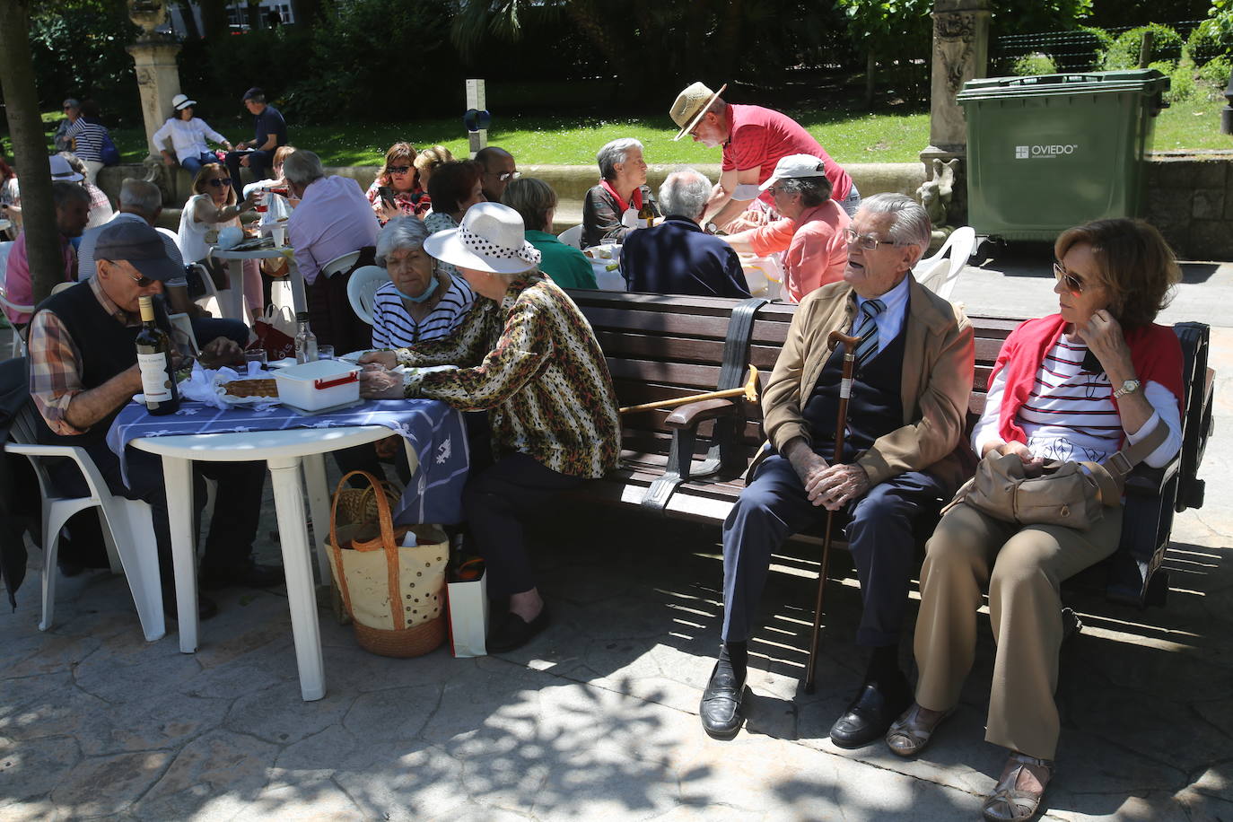 Tras dos años de parón debido a la pandemia este año se celebra el tradicional Martes de Campo en Oviedo. Se repartirán 3.800 bollos preñaos. Además la alborada musical, juegos infantiles y el concierto de la Banda de Música Municipal completan el programa de actos.